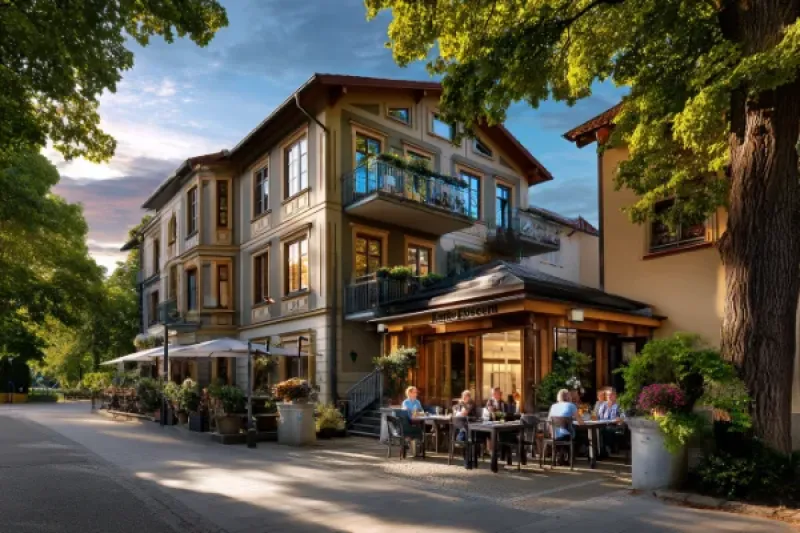 Wohnstraße, im Erdgeschoss ein Biergarten mit Gästen