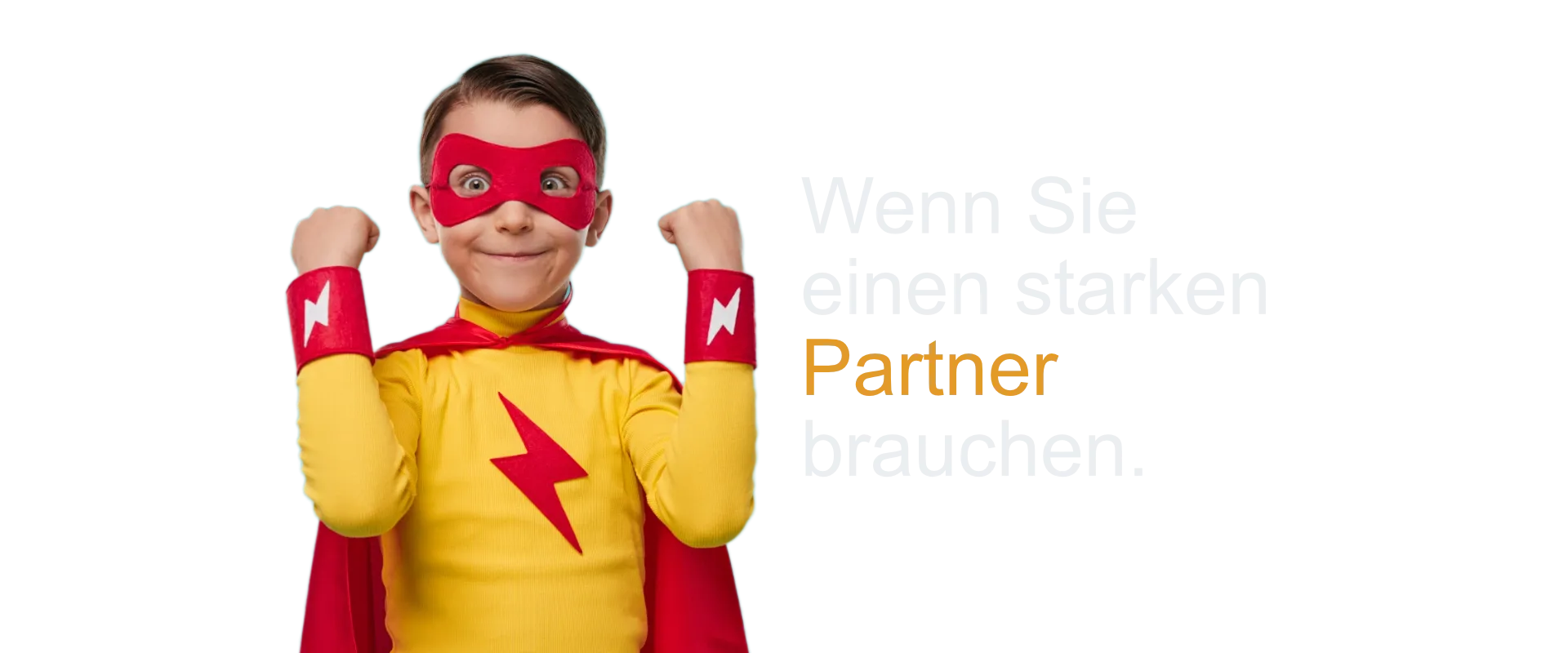 kleiner Junge als Supermann