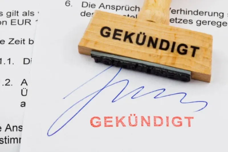 Stempel mit der Aufschrift gekündigt.